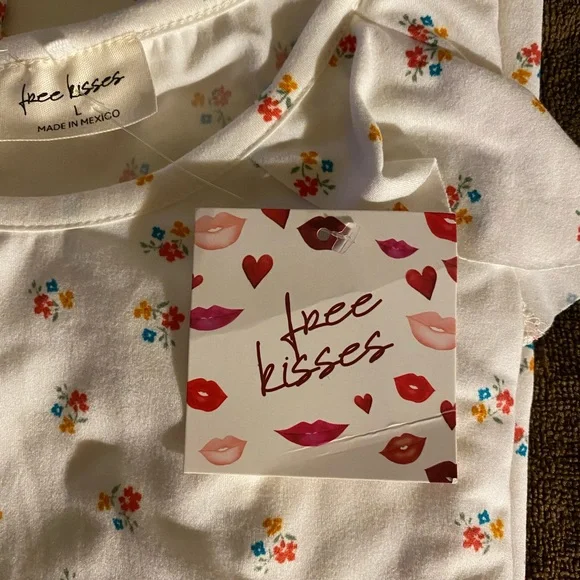 Woman’s short sleeved white & floral print cold shoulder top - Picture 3 of 7